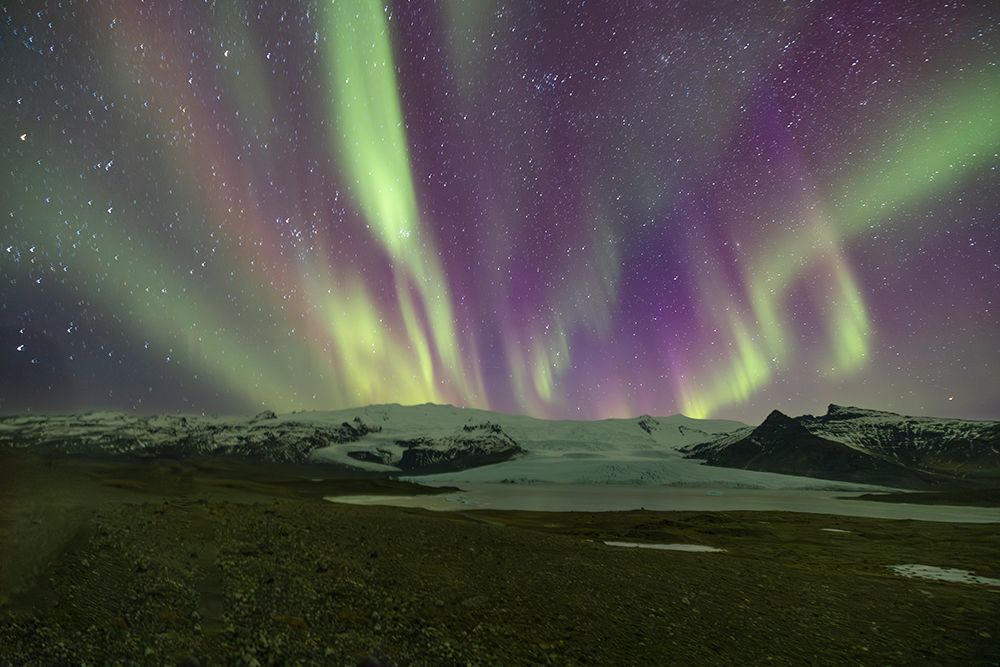 Iceland, Aurora Borealis near Fjallsarlon